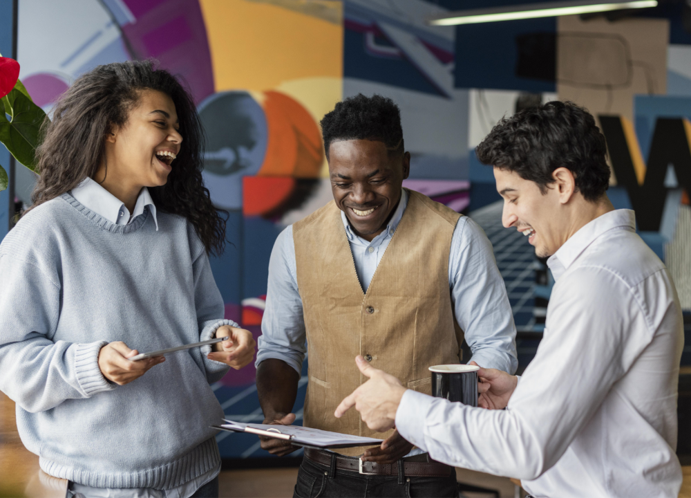 Equipe alegre com os resultados obtidos na empresa